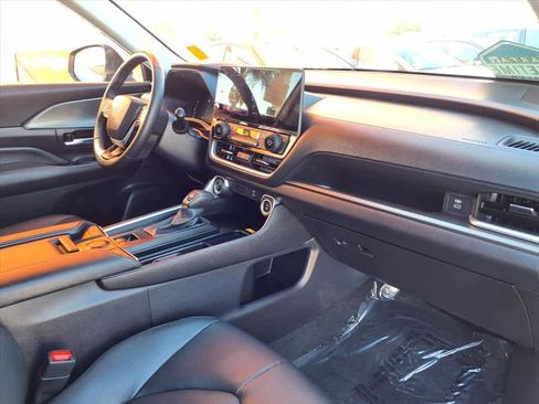 Used 2025 Toyota Grand Highlander AWD image 23