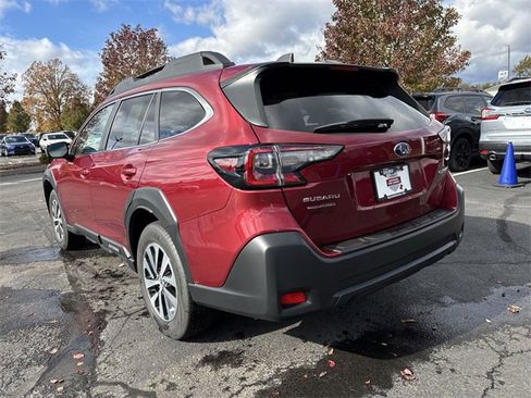 Certified 2025 Subaru Outback Premium image 9