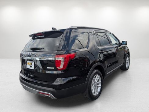 Used 2016 Ford Explorer XLT w/ Equipment Group 202A image 5