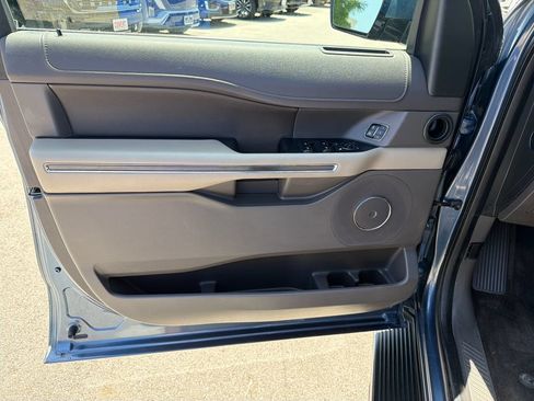 Used 2018 Ford Expedition XLT w/ Equipment Group 202A RWD image 19