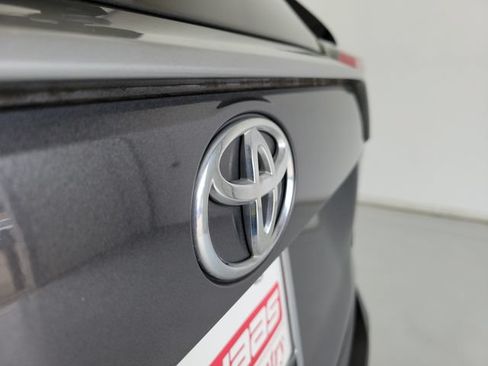 Used 2019 Toyota RAV4 Limited FWD image 10