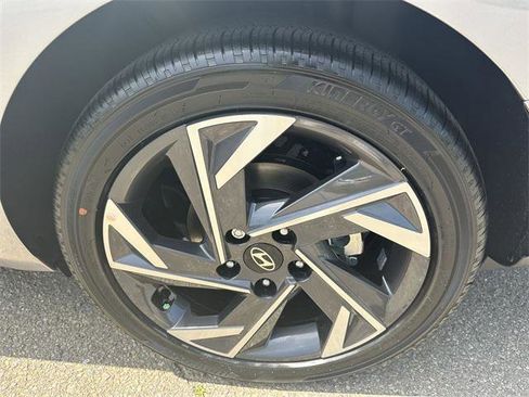 New 2025 Hyundai Elantra SEL image 19