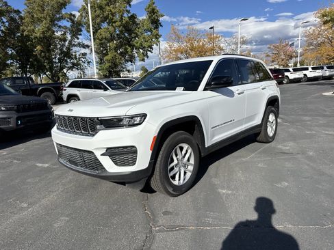 Used 2025 Jeep Grand Cherokee Laredo X w/ Trailer Tow Package AWD/4WD image 6