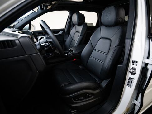 Used 2026 Porsche Cayenne E-Hybrid AWD/4WD image 4