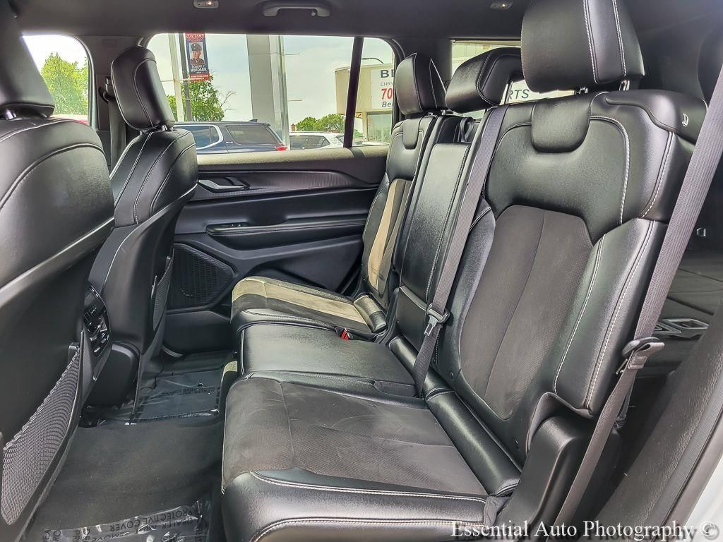 Used 2023 Jeep Grand Cherokee L Laredo RWD image 11