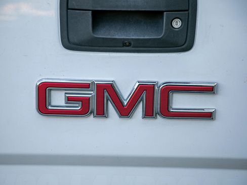 Used 2018 GMC Sierra 1500 2WD Regular Cab image 16