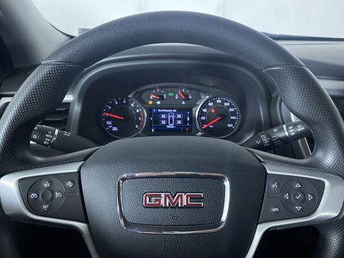 Certified 2023 GMC Acadia SLE w/ Driver Convenience Package image 3