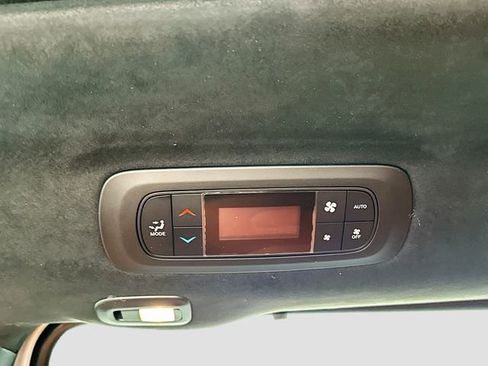 New 2026 Chrysler Pacifica Pinnacle image 18