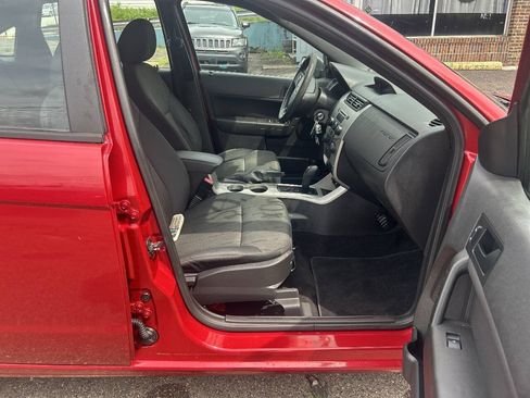Used 2010 Ford Focus SE FWD image 19