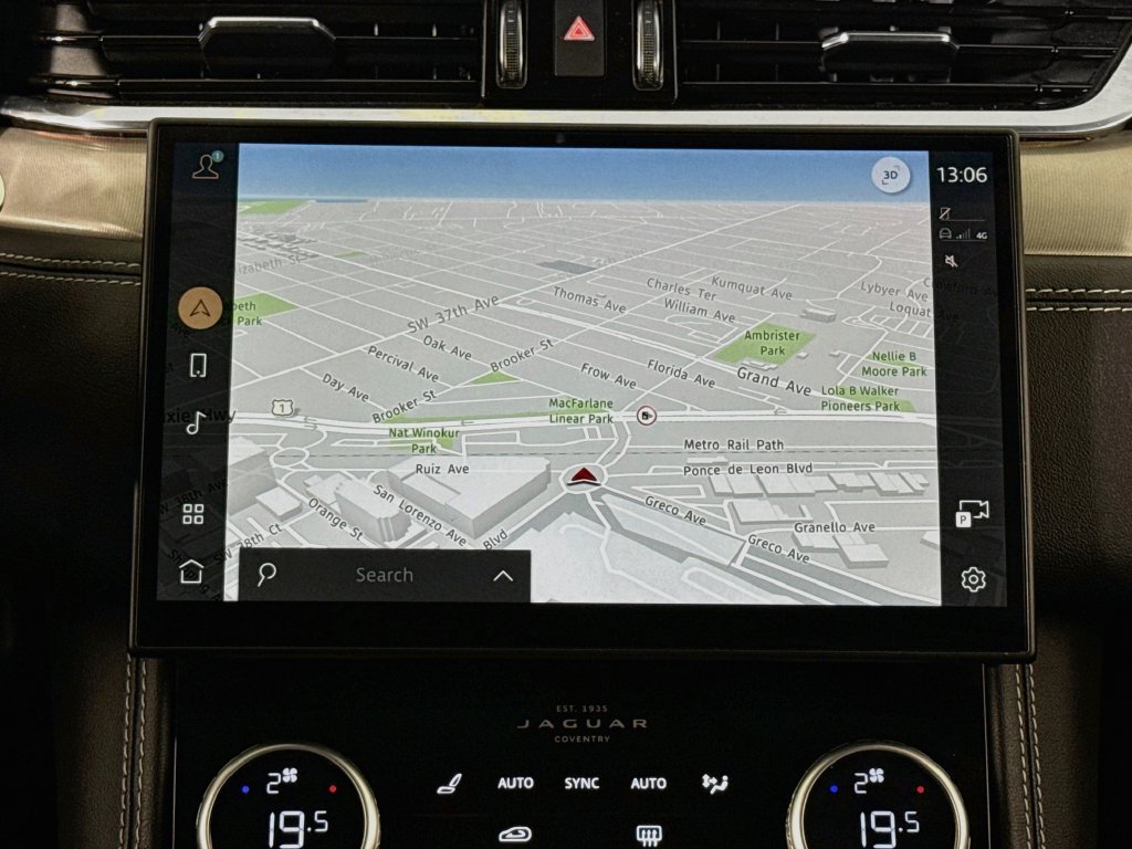 Certified 2025 Jaguar F-PACE R-Dynamic S AWD/4WD image 13