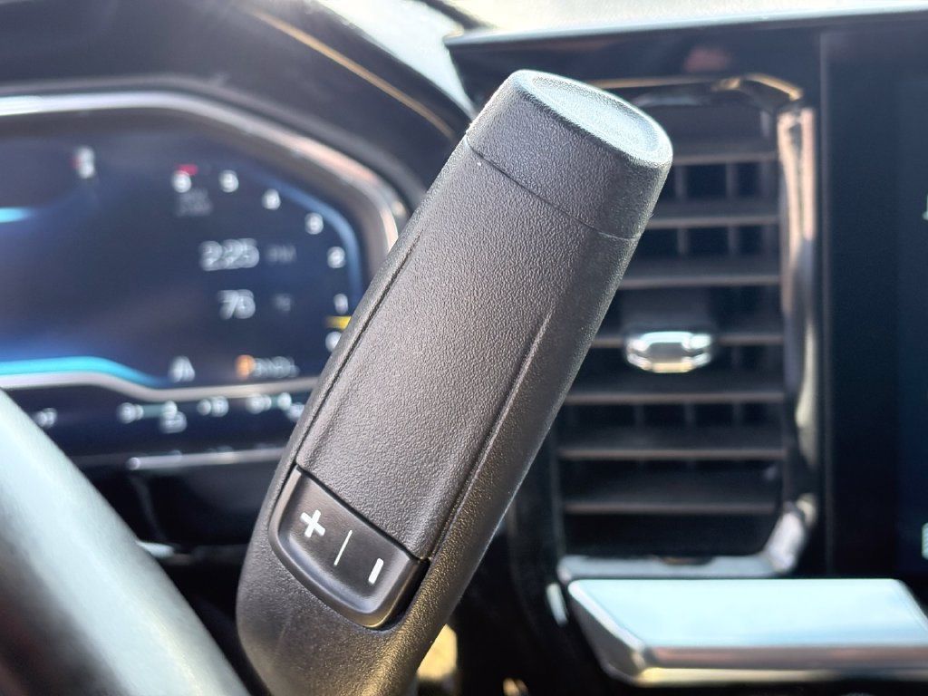 Used 2025 Chevrolet Silverado 1500 LT RWD image 16