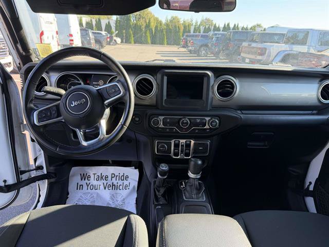 Used 2018 Jeep Wrangler Unlimited Sahara AWD/4WD image 16