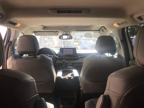 Used 2022 Toyota Sienna XLE FWD image 15