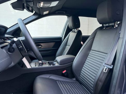 Used 2025 Land Rover Discovery Sport Dynamic SE image 13