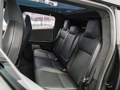 Used 2024 Tesla Cybertruck AWD Crew Cab image 38