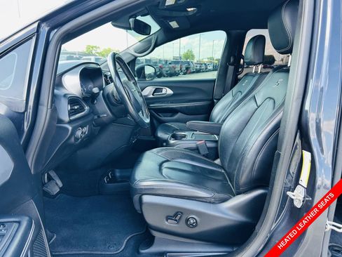 Used 2019 Chrysler Pacifica Touring-L Plus w/ S Appearance Package FWD image 3