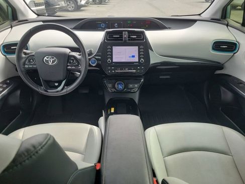 Used 2021 Toyota Prius XLE image 2