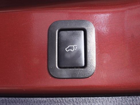 Used 2018 Toyota Highlander XLE AWD/4WD image 36