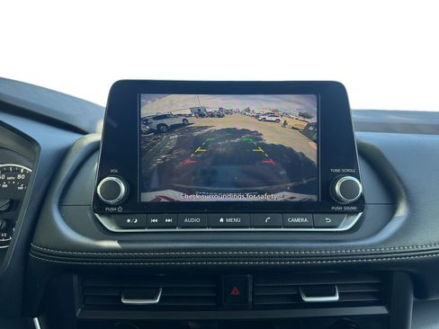 Used 2023 Nissan Rogue SV image 20