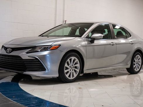 Used 2021 Toyota Camry LE w/ Convenience Package image 4