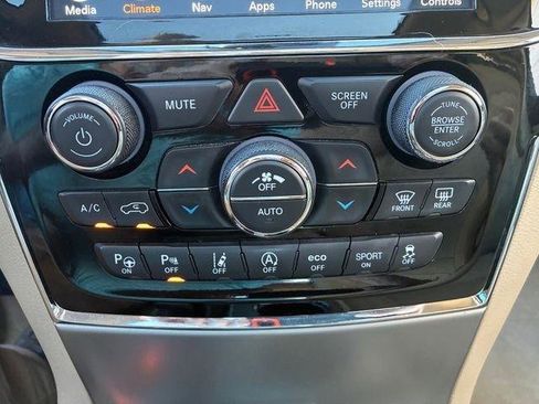 Used 2020 Jeep Grand Cherokee Overland AWD/4WD image 22
