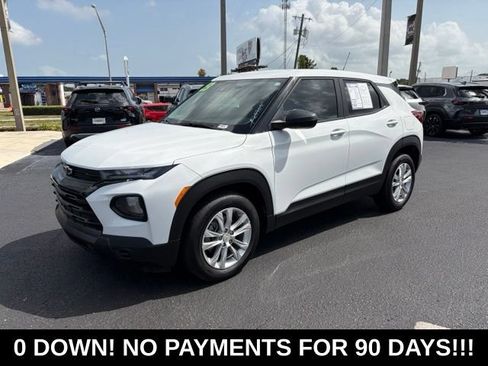 Used 2023 Chevrolet TrailBlazer LS w/ LPO, Blackout Package FWD image 3
