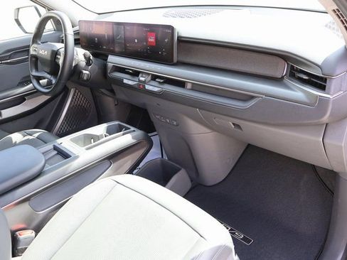 Used 2024 Kia EV9 Light image 11