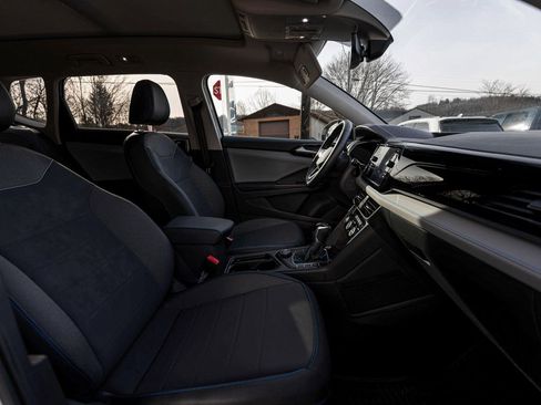 Used 2024 Volkswagen Taos SE image 25