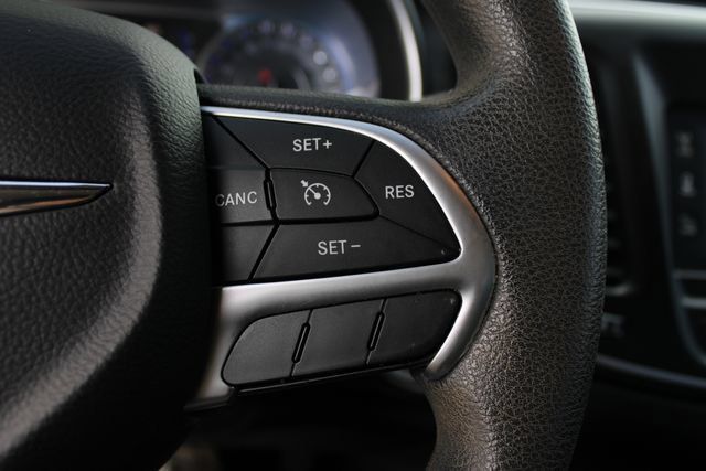 Used 2015 Chrysler 200 Limited FWD image 5