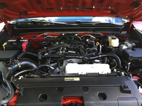 Used 2025 Toyota Tacoma SR5 AWD/4WD image 12