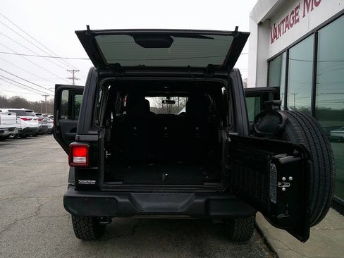 Used 2018 Jeep Wrangler Unlimited Sport S AWD/4WD image 7