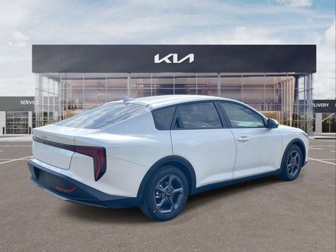 New 2026 Kia K4 LXS image 8