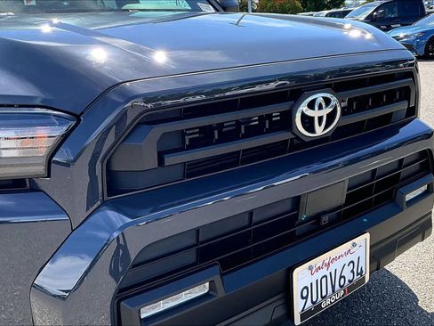 Used 2025 Toyota 4Runner SR5 AWD/4WD image 29