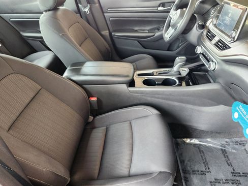 Used 2024 Nissan Altima 2.5 SV image 15