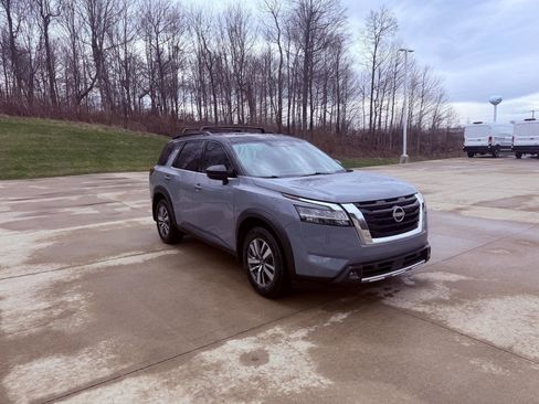 Used 2024 Nissan Pathfinder SL AWD/4WD image 9