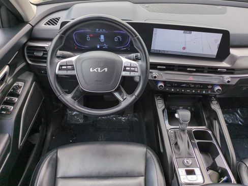 Certified 2025 Kia Telluride S FWD image 16
