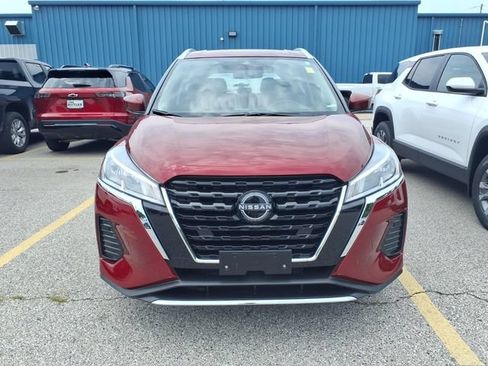 Used 2024 Nissan Kicks SV FWD image 3