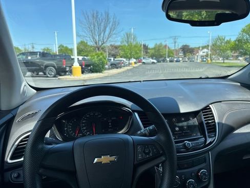 Used 2018 Chevrolet Trax LS AWD/4WD image 15