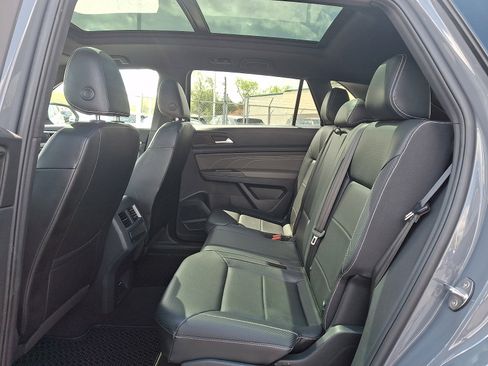 Certified 2022 Volkswagen Atlas Cross Sport SE w/ Panoramic Sunroof Package AWD/4WD image 10