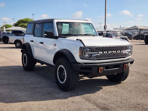 Used 2024 Ford Bronco Badlands image 3