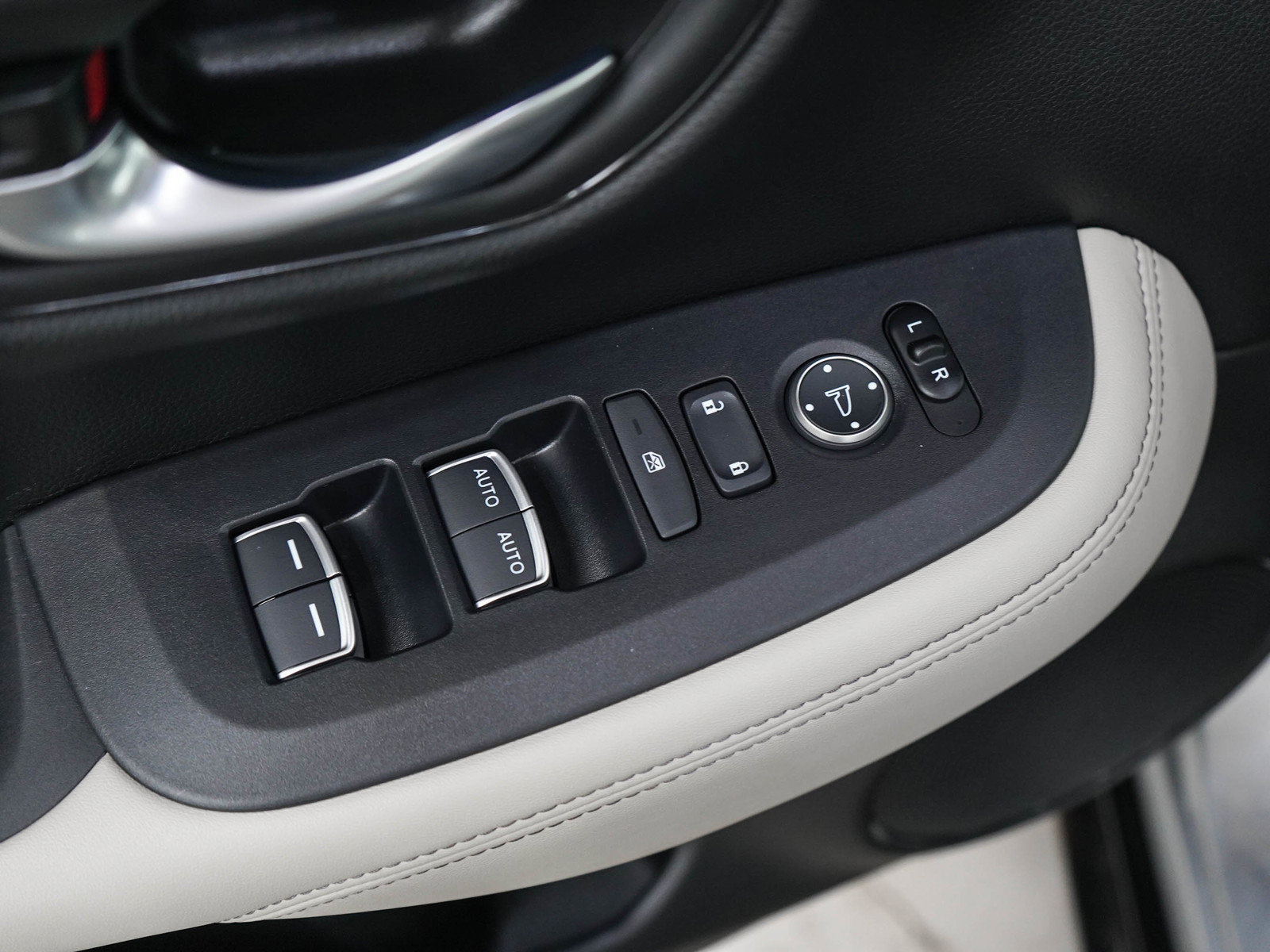 Used 2025 Honda HR-V EX-L image 19