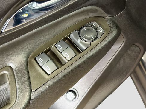 Used 2023 Chevrolet Equinox LT FWD image 18