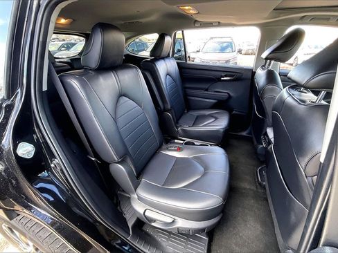 Used 2024 Toyota Highlander XLE image 26