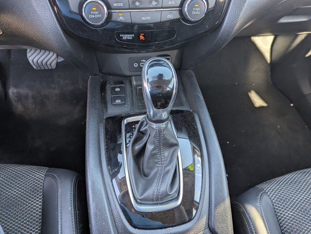 Used 2022 Nissan Rogue Sport SV w/ Technology Package AWD/4WD image 14