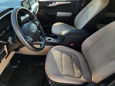 Used 2020 Ford Escape SE image 13