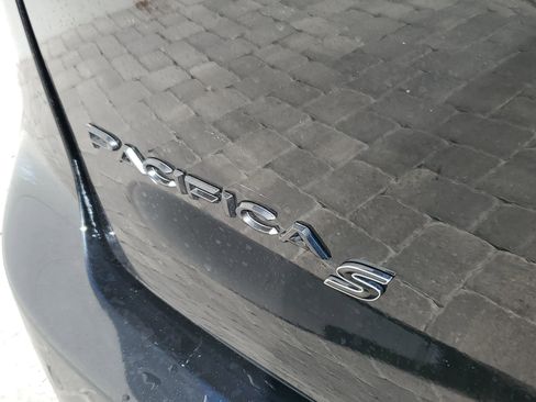 Used 2020 Chrysler Pacifica Touring w/ S Appearance Package image 8