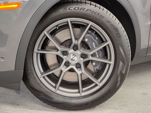 New 2026 Porsche Cayenne Coupe AWD/4WD image 25