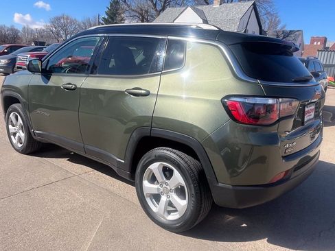 Used 2019 Jeep Compass Latitude w/ Cold Weather Group AWD/4WD image 12