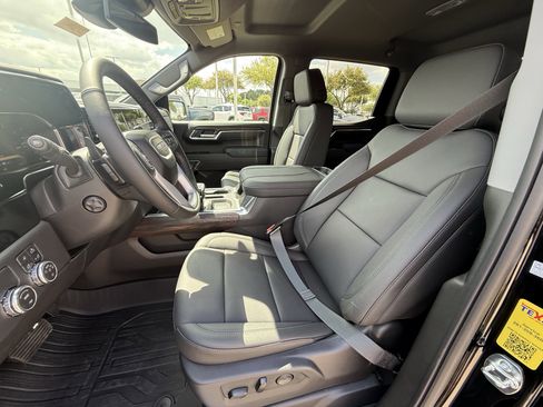 New 2026 GMC Sierra 1500 SLT image 16