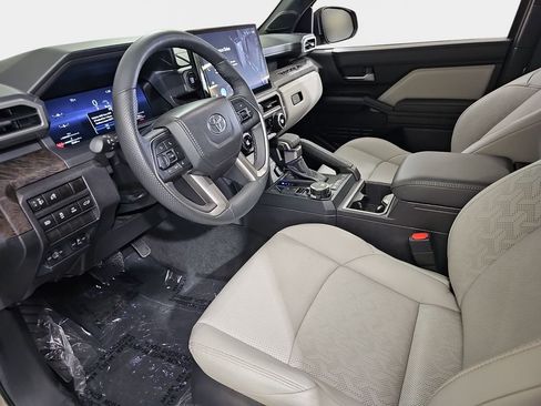 Used 2025 Toyota Tacoma Limited AWD/4WD image 18